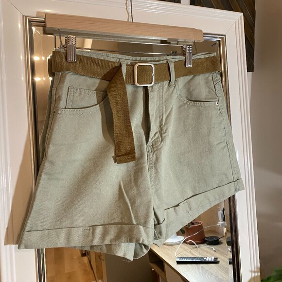 Safari neutral light green shorts - Picture 1 of 3